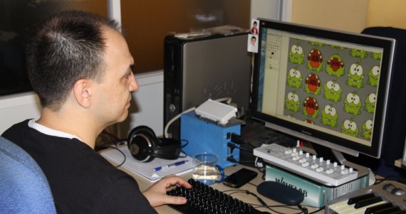 Alberto J. González working on Cut the Rope Nintendo 3DS version